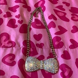 Big diamond bow chain